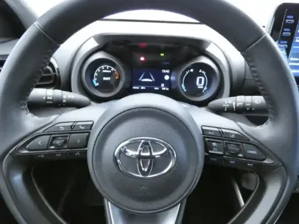 Photo 11 Toyota Yaris 120 VVT-i Design