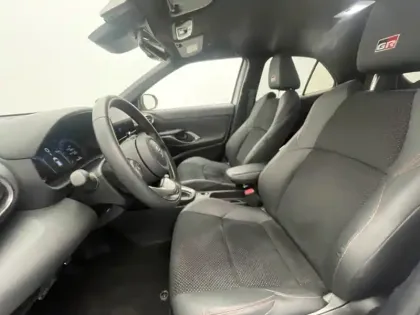 Photo 16 Toyota Yaris Hybride 1.5 HYBRID 130H GR SPORT