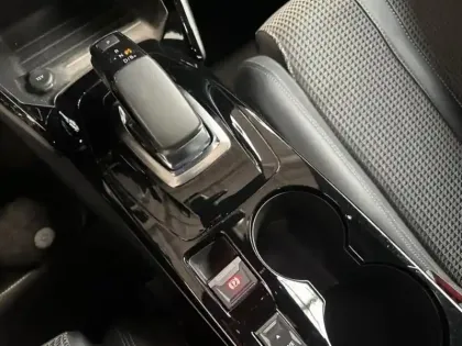 Photo 14 Peugeot 2008  e- 136ch GT