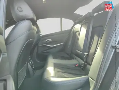 Photo 10 BMW Serie 3  318dA MH 150ch M Sport