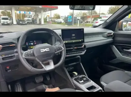 Photo 8 Dacia Duster  1.6 hybrid 140ch Extreme