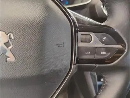 Photo 13 Peugeot 2008  e- 136ch Allure Pack