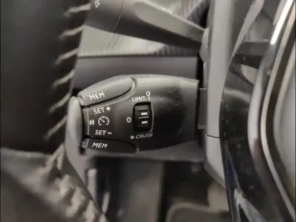 Photo 14 Peugeot 2008  e- 136ch Allure Pack