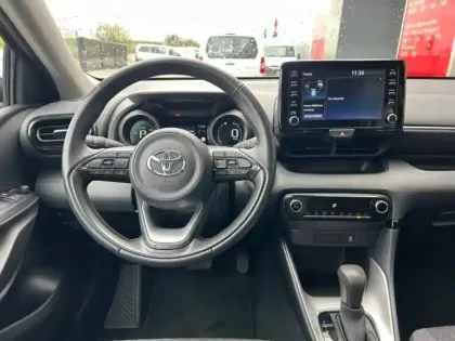 Photo 13 Toyota Yaris  116h Design 5p MC24