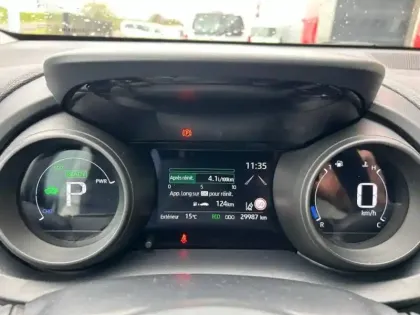 Photo 18 Toyota Yaris  116h Design 5p MC24