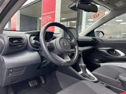 Photo 17 Toyota Yaris  116h Design 5p MC24