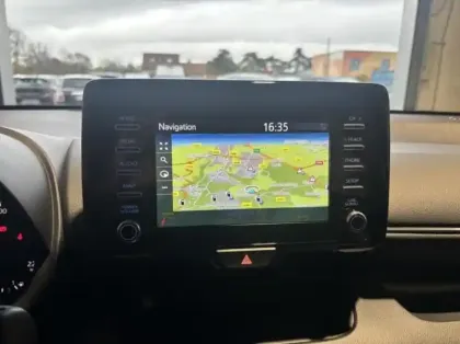 Photo 8 Toyota Yaris  116h Dynamic Business 5p + Programme Beyond Zero Academy MY22