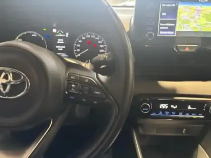 Photo 6 Toyota Yaris  116h Dynamic Business 5p + Programme Beyond Zero Academy MY22