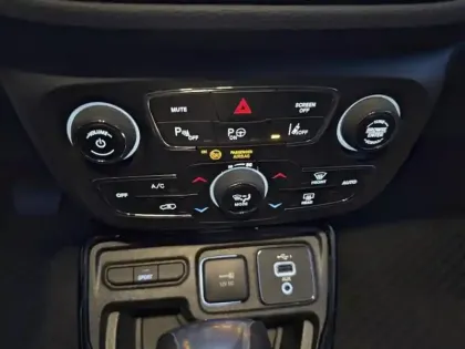 Photo 12 Jeep Compass  1.3 GSE T4 150ch Limited 4x2 BVR6