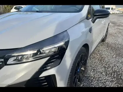 Photo 13 Renault Clio  1.6 E-Tech 145ch full hybrid esprit Alpine - 24