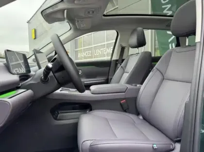 Photo 8 Leapmotor C10  REEV 215ch 28,4 kWh Design MY25