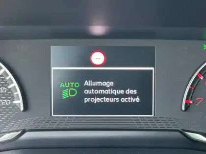 Photo 14 Peugeot 2008  1.2 PureTech 100ch S&S Active