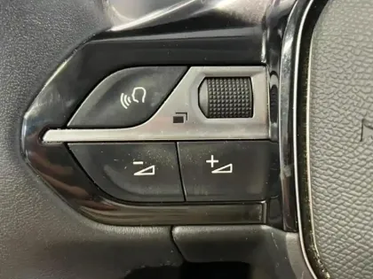 Photo 12 Peugeot 2008  e- 136ch Allure Business