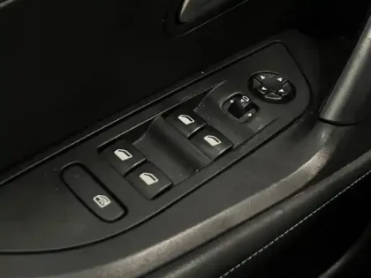 Photo 8 Peugeot 2008  e- 136ch Allure Business