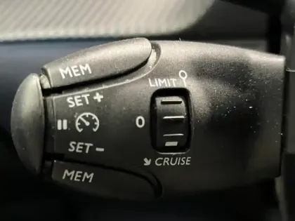 Photo 10 Peugeot 2008  e- 136ch Allure Business