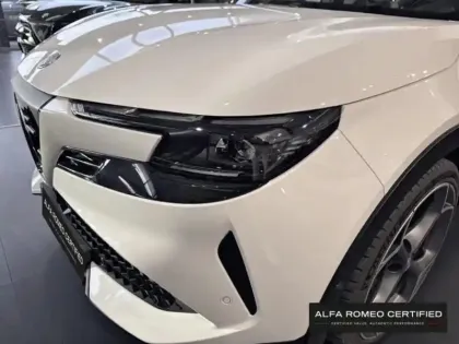 Photo 12 Alfa Romeo Junior  Elettrica 280ch Veloce