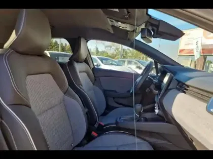 Photo 9 Renault Clio  1.6 E-Tech 145ch full hybrid Techno - 24