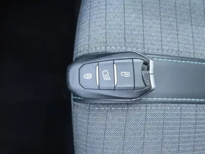 Photo 14 Peugeot 208  e- 136ch Allure Pack