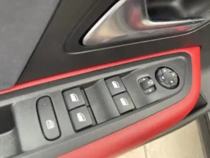 Photo 11 Citroën C4  PureTech 130ch S&S Shine