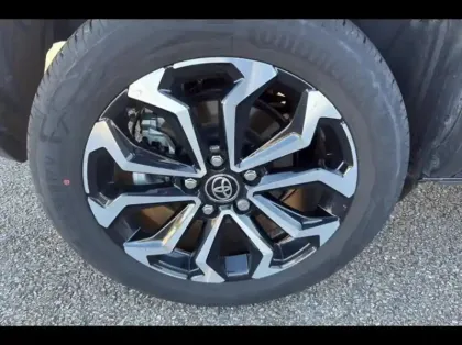 Photo 14 Toyota Yaris  Cross 130h Design PackCargo AWD-i MC24