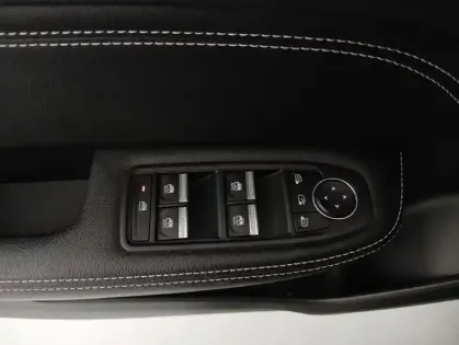 Photo 19 Renault Arkana E-Tech 145 - 21B Intens