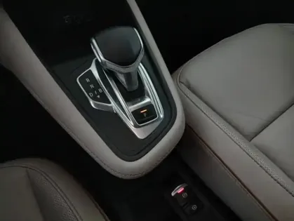 Photo 22 Renault Captur E-Tech Plug-in 160 Initiale Paris