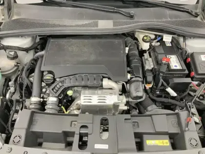 Photo 6 Jeep Avenger  1.2 Turbo T3 100 ch Altitude