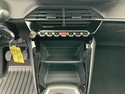 Photo 12 Peugeot 208  PureTech 75 S&S BVM5 Style