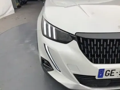 Photo 13 Peugeot 2008  PureTech 130 S&S EAT8 GT