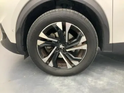 Photo 14 Peugeot 2008  PureTech 130 S&S EAT8 GT