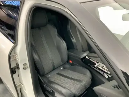 Photo 8 Peugeot 2008  PureTech 130 S&S EAT8 GT