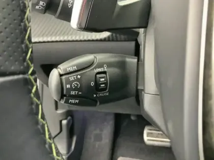 Photo 17 Peugeot 2008  PureTech 130 S&S EAT8 GT