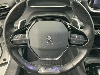 Photo 18 Peugeot 2008  PureTech 130 S&S EAT8 GT