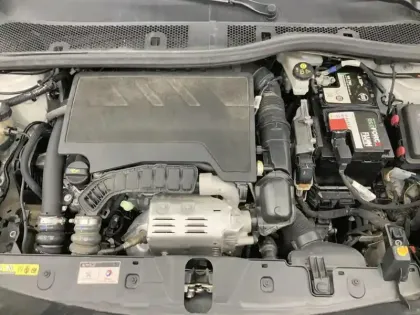 Photo 6 Peugeot 2008  PureTech 130 S&S EAT8 GT