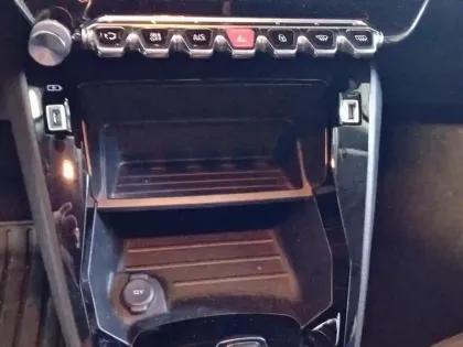 Photo 11 Peugeot 2008  Electrique 136 ch Active