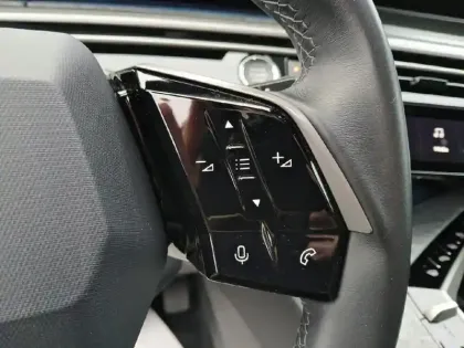 Photo 19 Peugeot 5008  Hybrid 136 e-DCS6 Allure