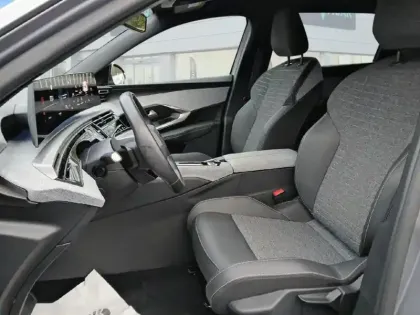 Photo 8 Peugeot 5008  Hybrid 136 e-DCS6 Allure