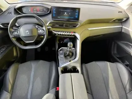 Photo 17 Peugeot 5008 1.5 Blue Hdi 130 Allure Pack Full leds GPS Caméra