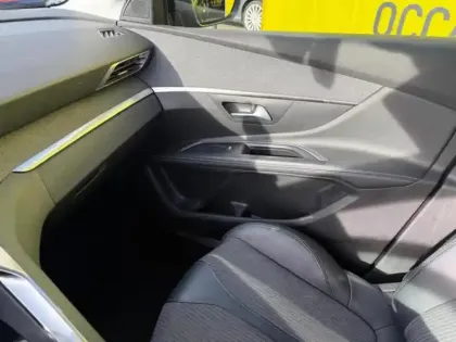 Photo 31 Peugeot 5008 1.5 Blue Hdi 130 Allure Pack Full leds GPS Caméra