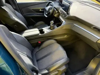 Photo 14 Peugeot 5008 1.5 Blue Hdi 130 Allure Pack Full leds GPS Caméra