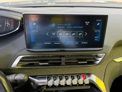 Photo 26 Peugeot 5008 1.5 Blue Hdi 130 Allure Pack Full leds GPS Caméra