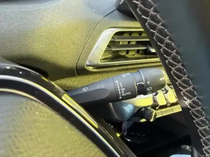 Photo 28 Peugeot 5008 1.5 Blue Hdi 130 Allure Pack Full leds GPS Caméra