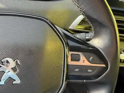 Photo 37 Peugeot 5008 1.5 Blue Hdi 130 Allure Pack Full leds GPS Caméra