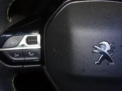 Photo 10 Peugeot 208  1.2 PureTech 100ch S&S GT 118g