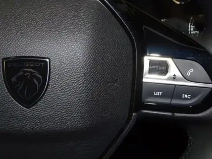 Photo 13 Peugeot 208  e- 136ch Style