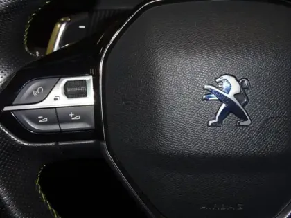 Photo 14 Peugeot 2008  1.5 BlueHDi 130ch S&S GT Line EAT8 7cv