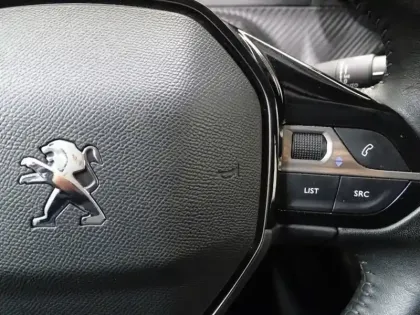 Photo 14 Peugeot 2008  1.2 PureTech 100ch S&S Active