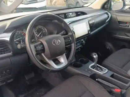 Photo 6 Toyota Hilux  2.8 D-4D 204ch X-Tra Cabine Légende 4WD BVA MY24