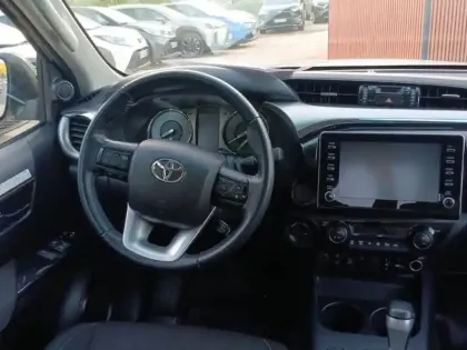 Photo 3 Toyota Hilux  2.8 D-4D 204ch X-Tra Cabine Légende 4WD BVA MY24