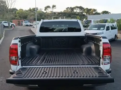 Photo 4 Toyota Hilux  2.8 D-4D 204ch X-Tra Cabine Légende 4WD BVA MY24